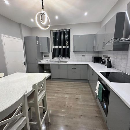 Modernised 4 Bedroom House Close To City Centre, Kep Stays 利兹 外观 照片