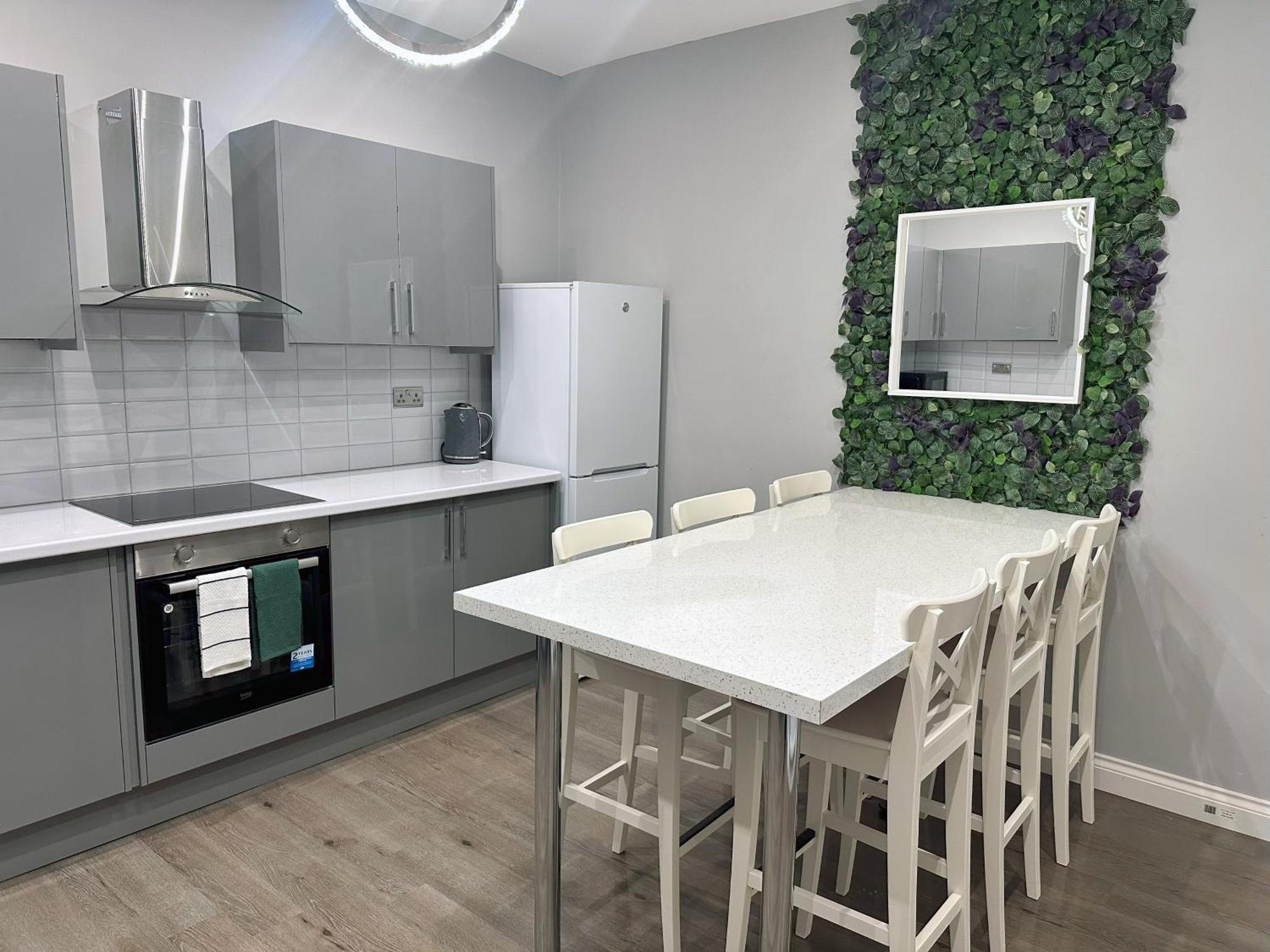 Modernised 4 Bedroom House Close To City Centre, Kep Stays 利兹 外观 照片