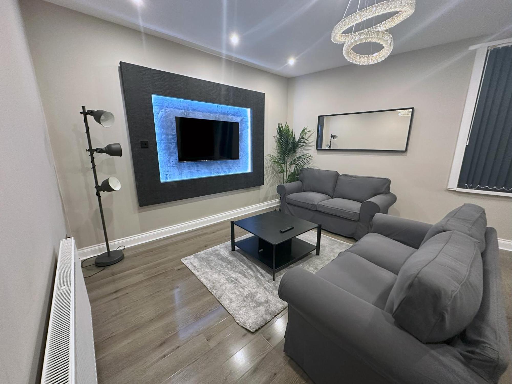 Modernised 4 Bedroom House Close To City Centre, Kep Stays 利兹 外观 照片